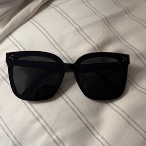 GENTLE MONSTER Her 01